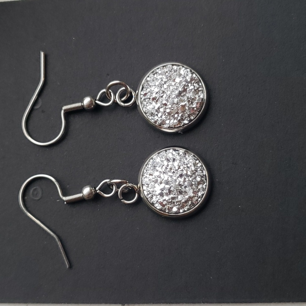 Light silver druzzy earrings 🤍